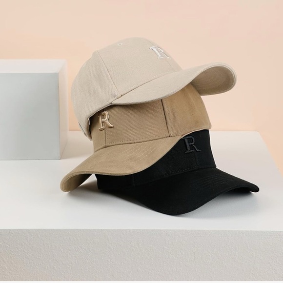 Stylish Caps with Embroidered R Logo (041) - Picture 4 of 4